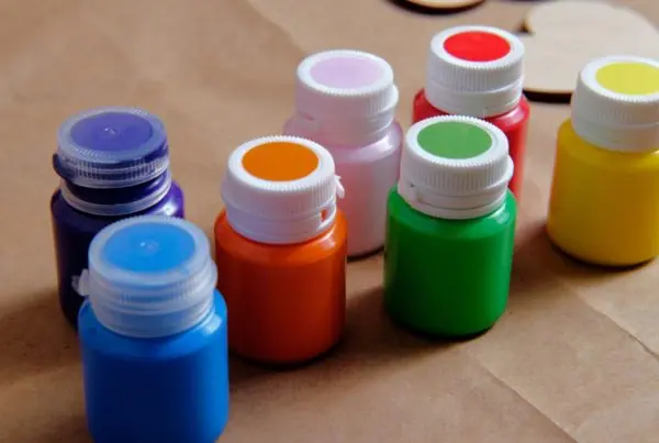 Peinture acrylique, thématique éditoriale Oracom
